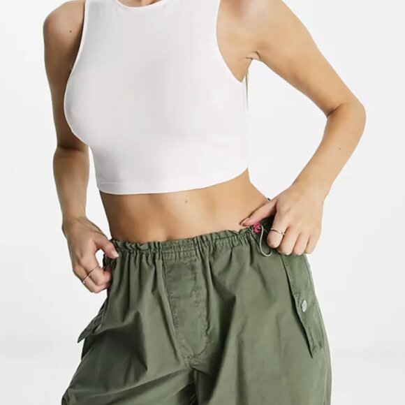 ASOS DESIGN 2 pack high neck super crop tops in black and white - Picture 2 of 4